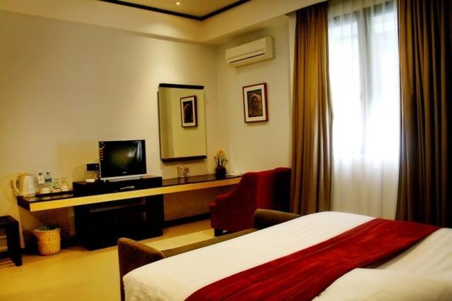 Rumah Nenek Hotel And Restaurant Padang  Pokój zdjęcie