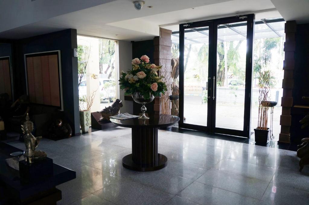 Rumah Nenek Hotel And Restaurant Padang  Zewnętrze zdjęcie