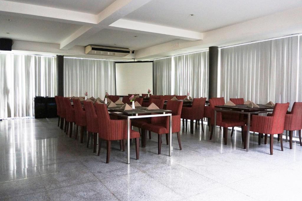 Rumah Nenek Hotel And Restaurant Padang  Zewnętrze zdjęcie